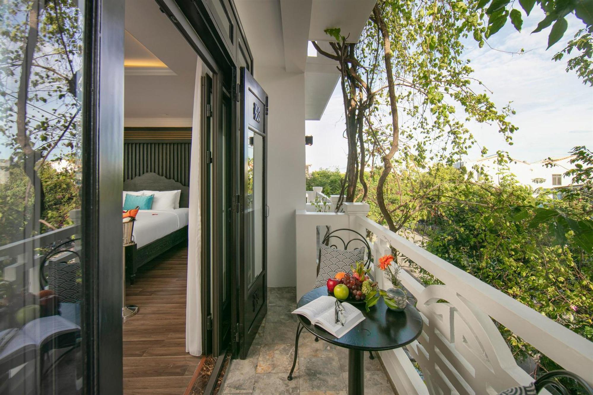 Premium Double with Balcony and City View,1693281798:JPEG